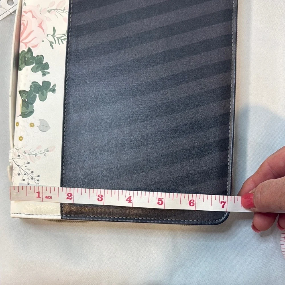 Floral Bible Cover Case with Handle, Zipper, “Always Choose Joy” on back, BNWT